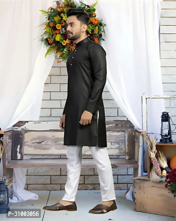 Devarsh Men Solid Straight Kurta Black